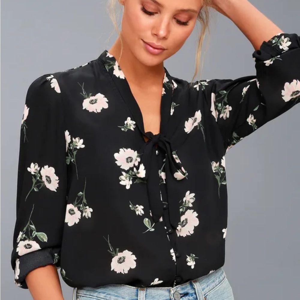 NWOT Lulus On The Spot Black Floral Blouse - Picture 2 of 14